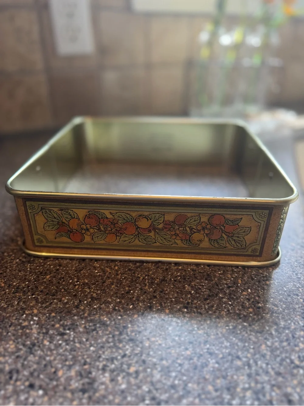 Vintage Pyrex 232 2 Qt Casserole Dish w/ Fruit Metal Serving Cradle Handles